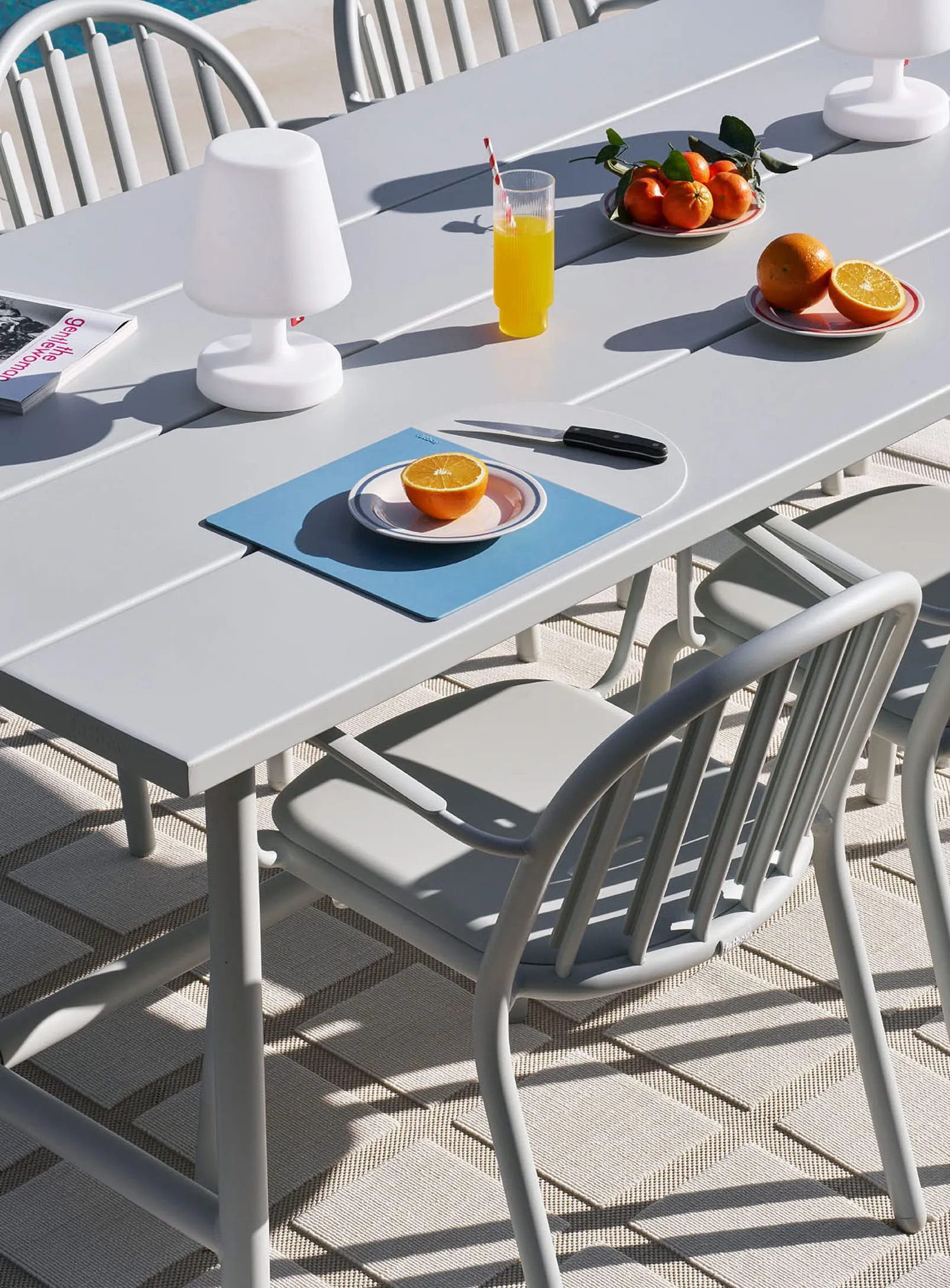 Fred's Outdoor Table<br> 6 to 8-places