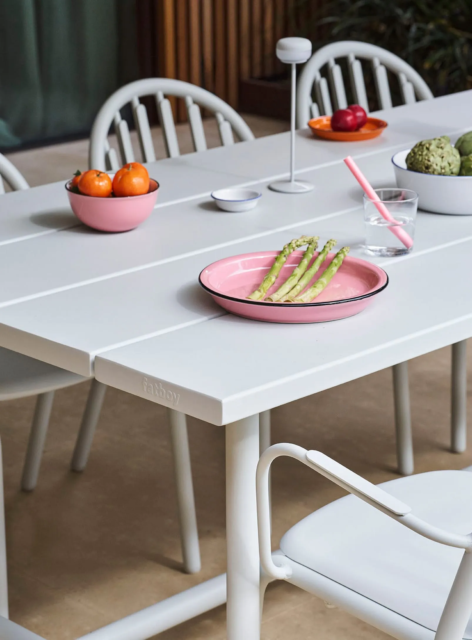 Fred's Outdoor Table<br> 6 to 8-places