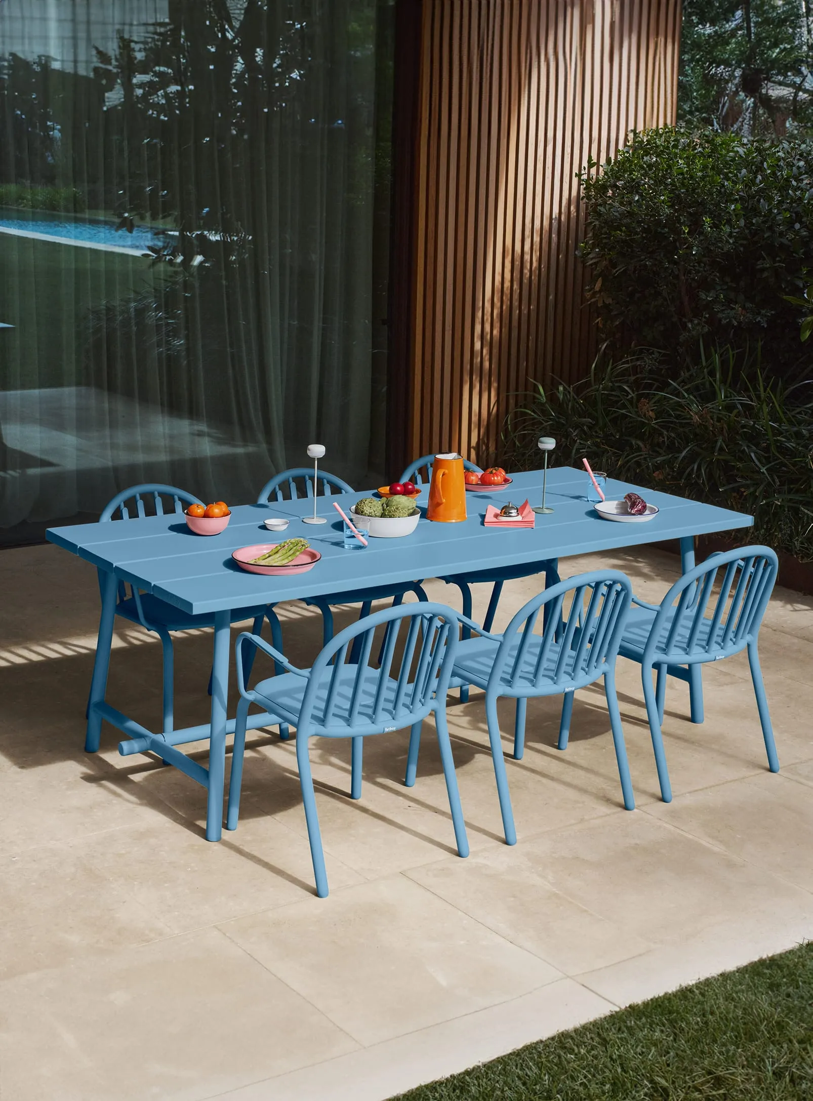 Fred's Outdoor Table<br> 6 to 8-places