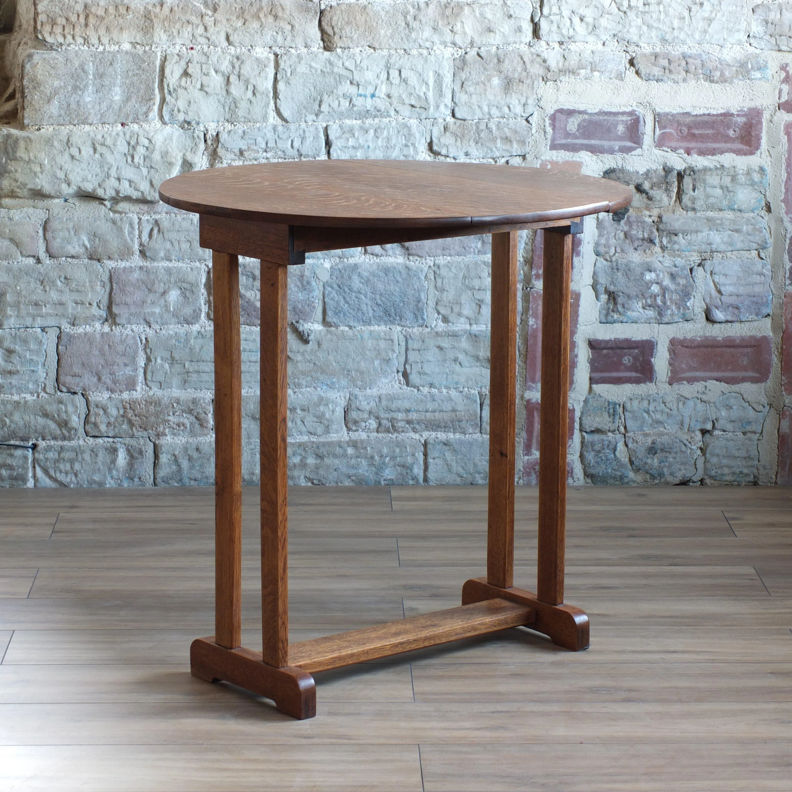 Oak arts and crafts twist top drop leaf table