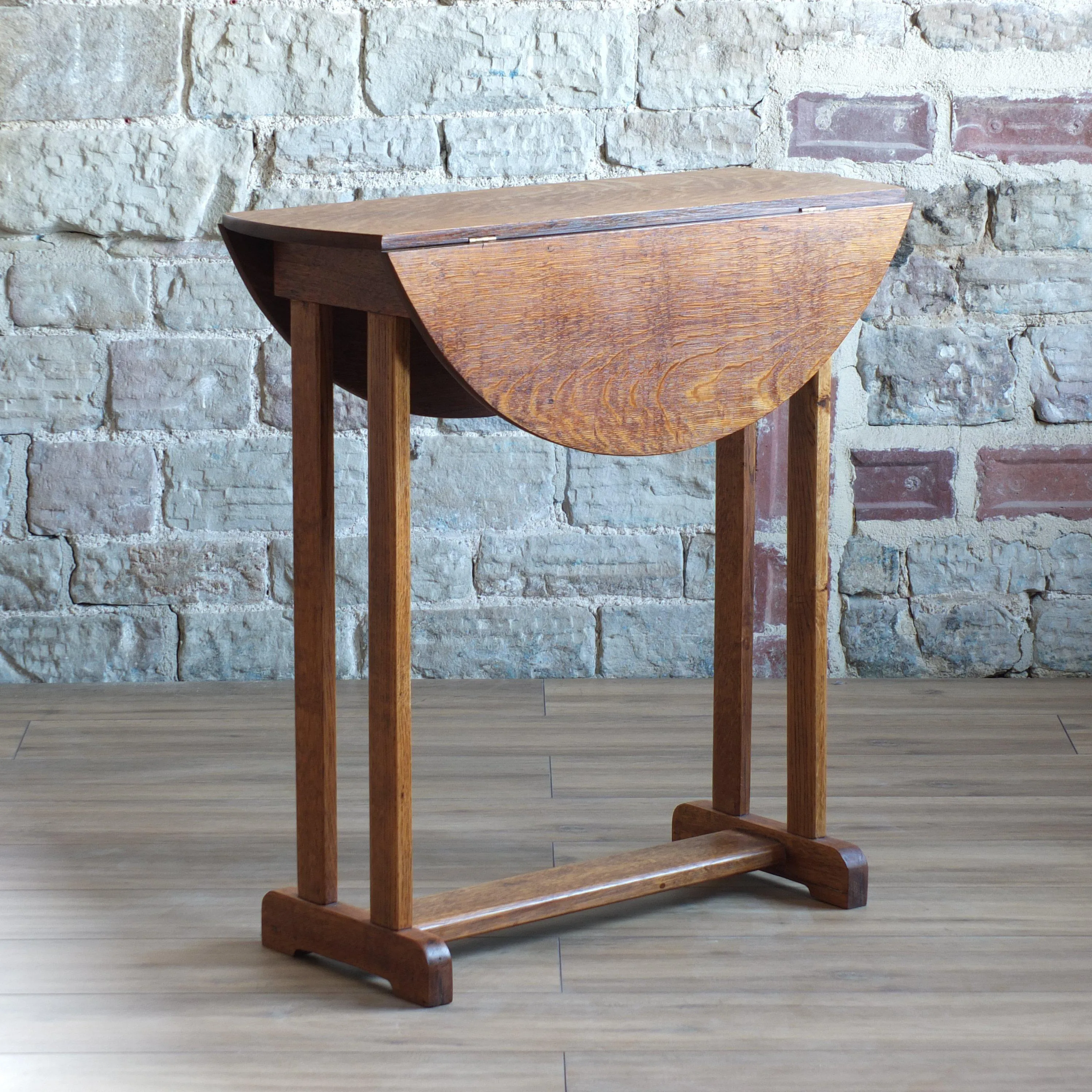 Oak arts and crafts twist top drop leaf table