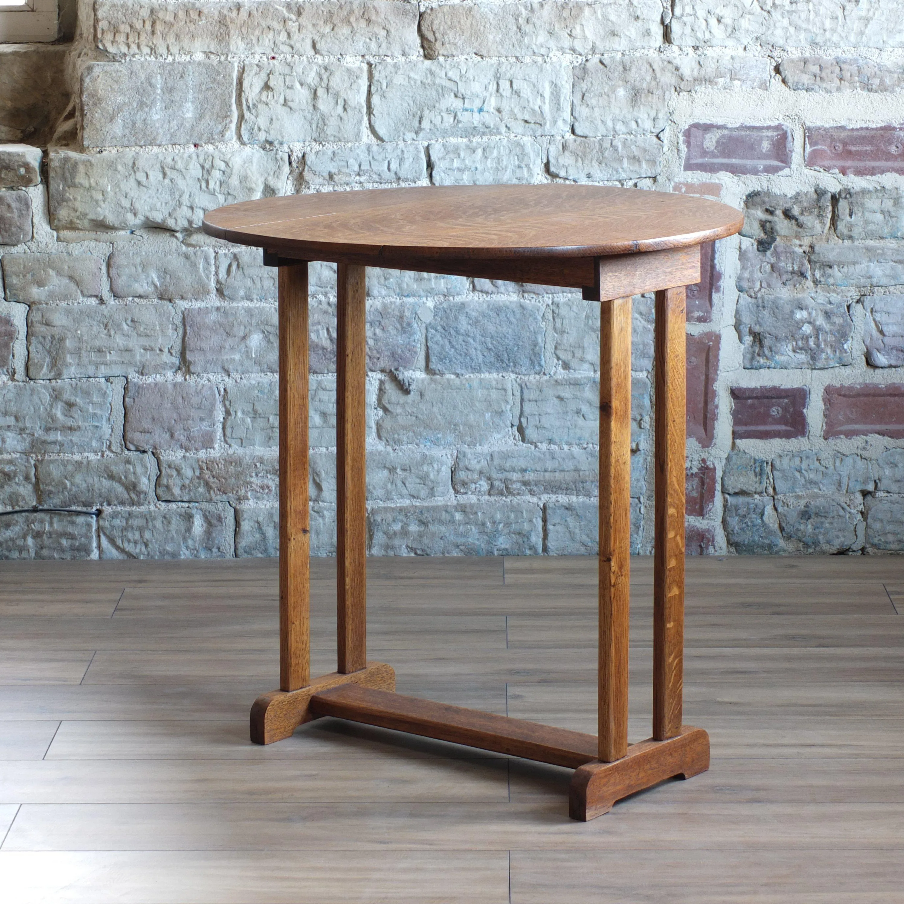 Oak arts and crafts twist top drop leaf table